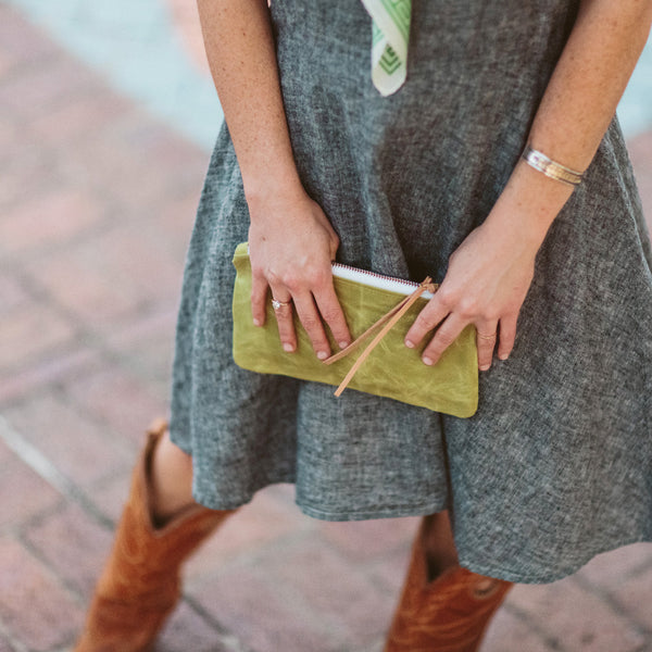 **Sample Sale** slide clutches